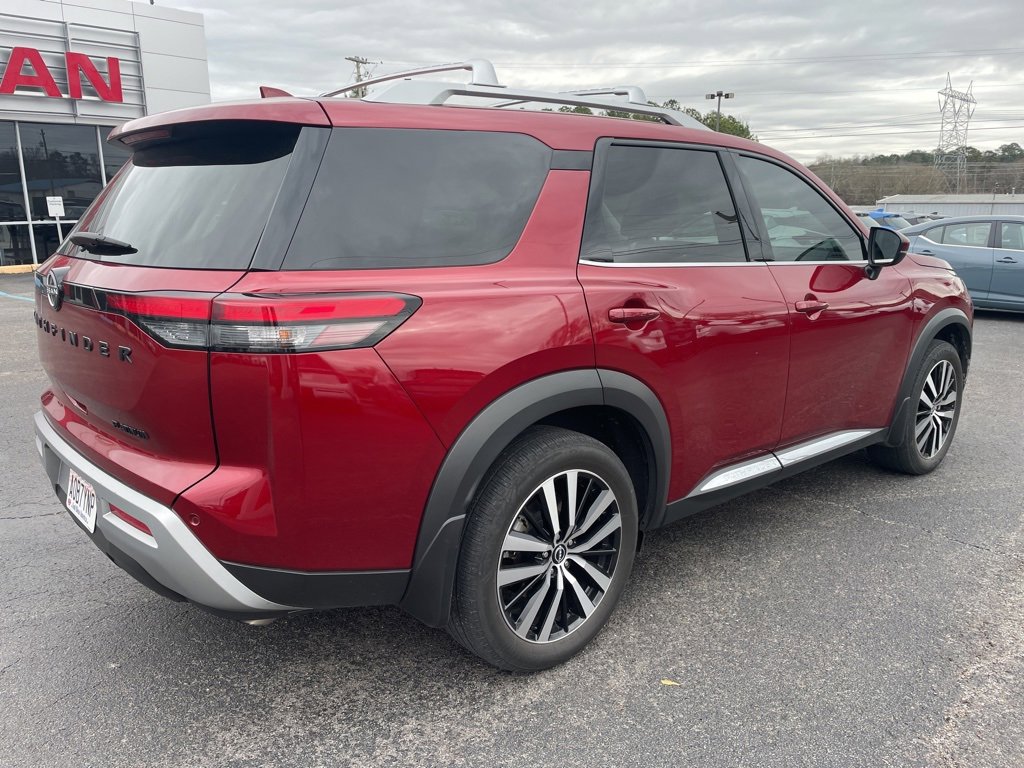Used 2024 Nissan Pathfinder Platinum image 2
