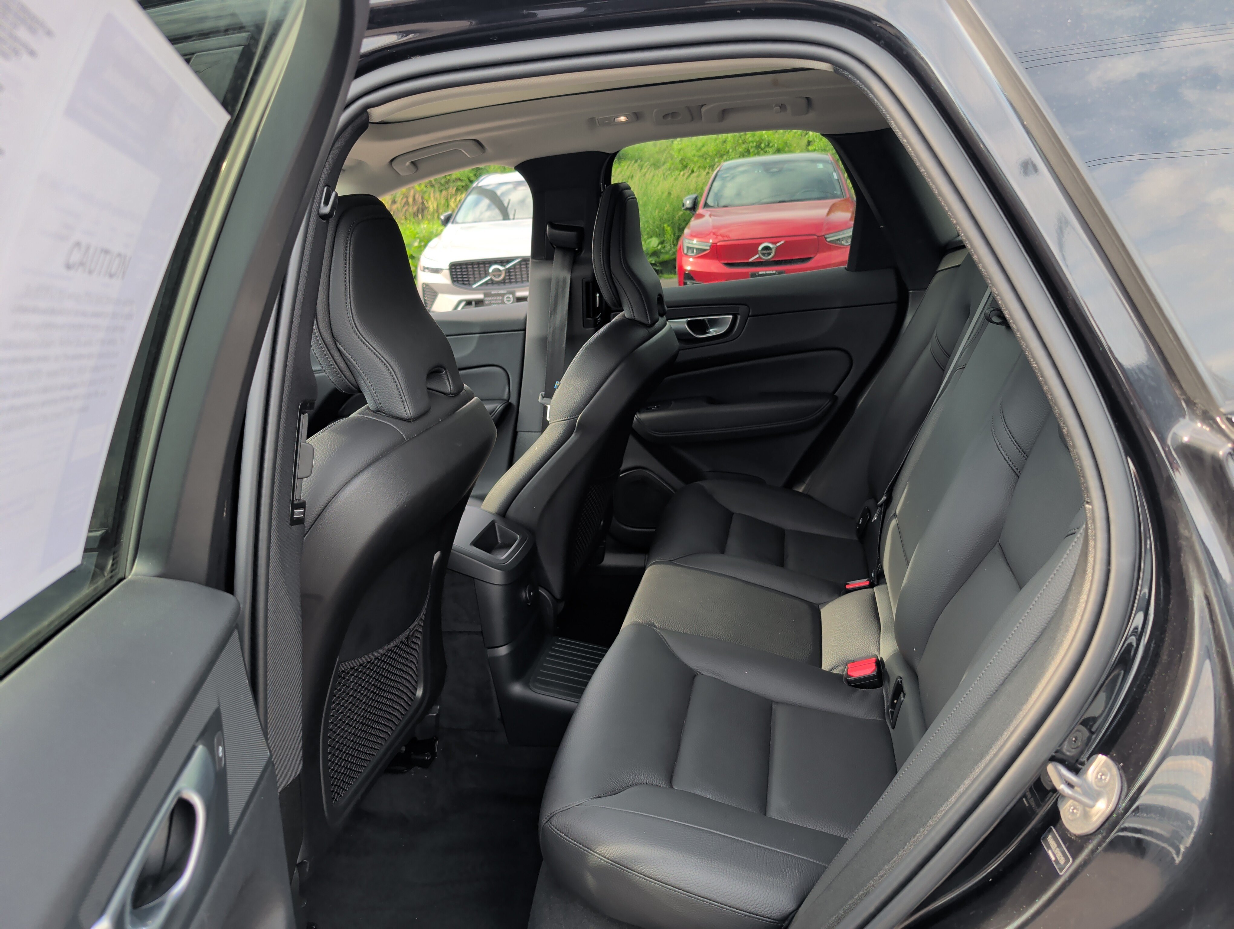 Used 2024 Volvo XC60 T8 Plus w/ Protection Package Premier AWD/4WD image 11