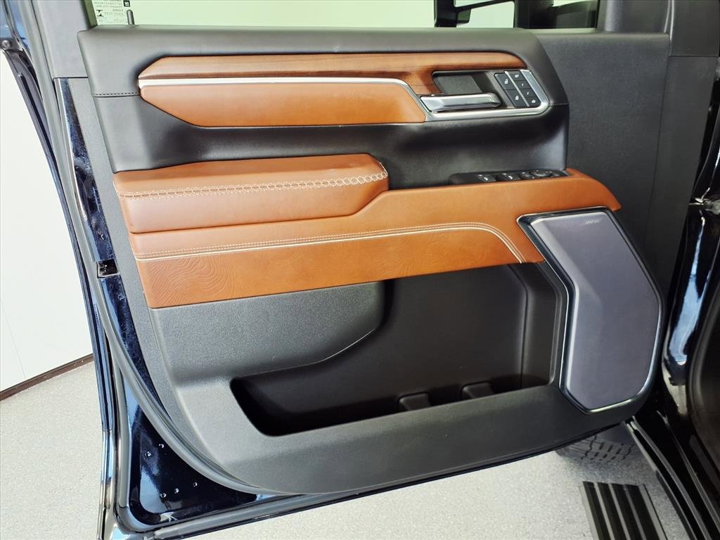 Used 2024 GMC Sierra 3500 Denali Ultimate image 17