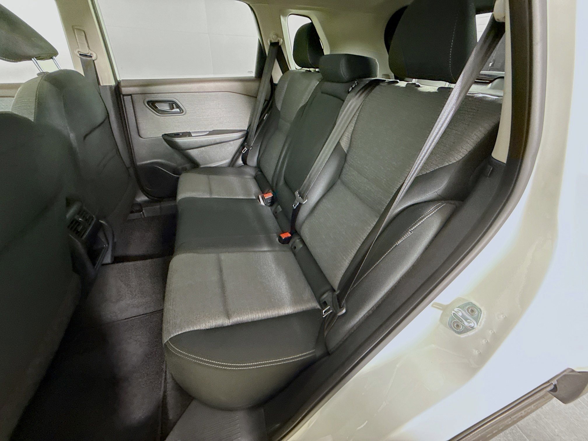 Used 2022 Nissan Rogue S image 27