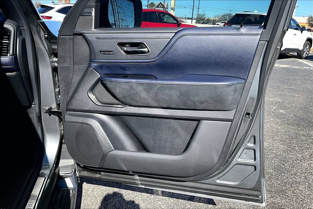 Used 2026 INFINITI QX80 4WD w/ Sport Exterior Package image 17