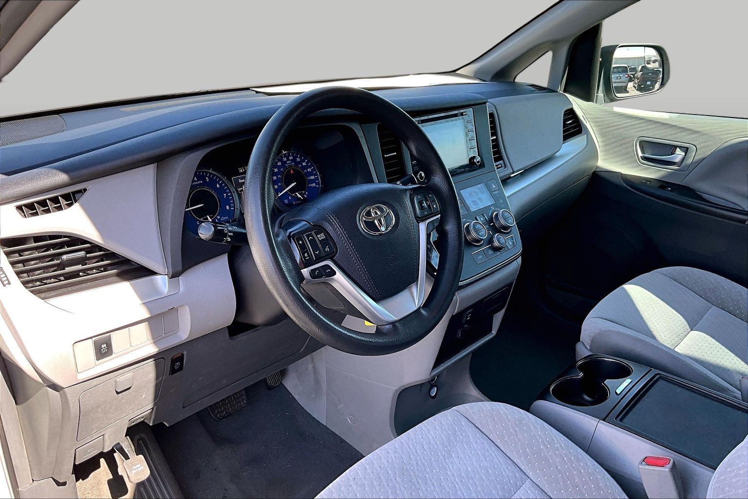 Used 2019 Toyota Sienna LE FWD image 10