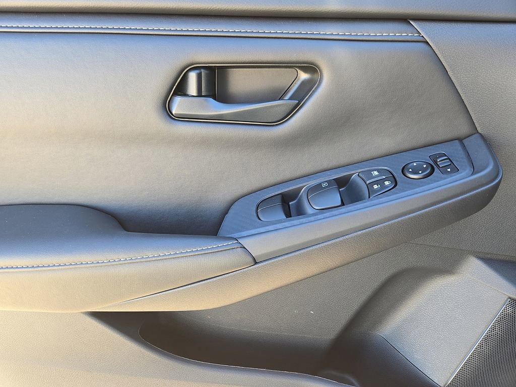 Used 2025 Nissan Sentra S image 19