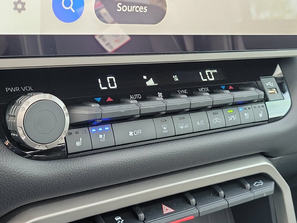 New 2026 Toyota Tundra Limited AWD/4WD image 16