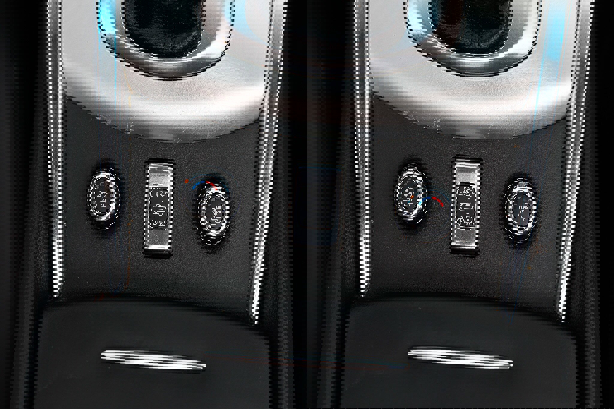 Used 2014 INFINITI Q60 Convertible w/ Premium Package image 46