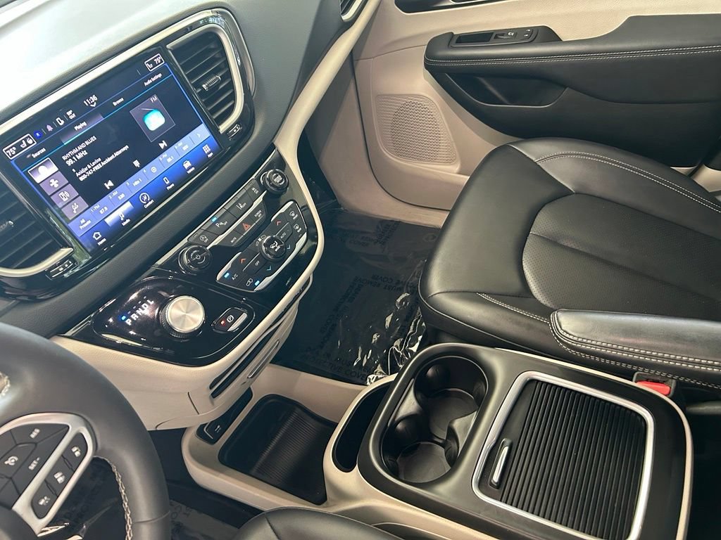 Used 2024 Chrysler Pacifica Touring-L FWD image 50