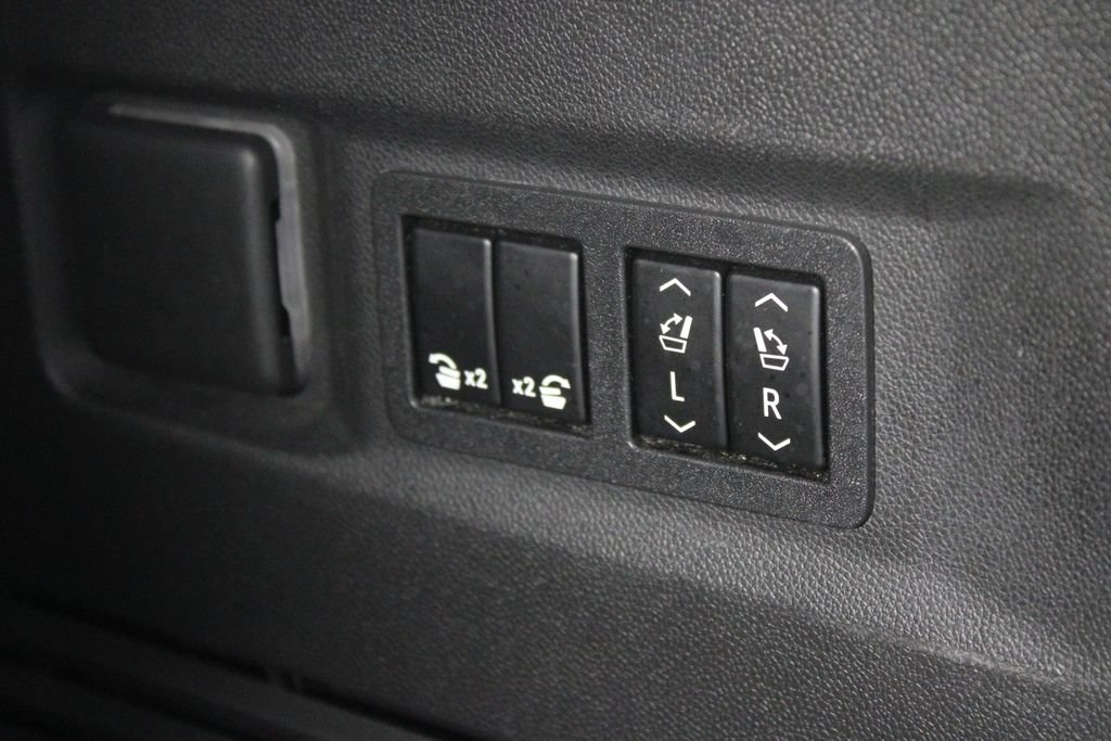 Used 2022 Chevrolet Tahoe LT w/ LT Signature Plus Package RWD image 17