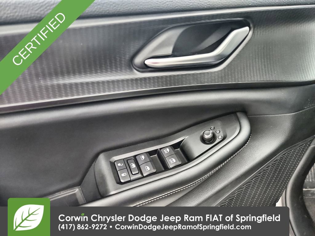 Used 2023 Jeep Grand Cherokee L Laredo AWD/4WD image 12