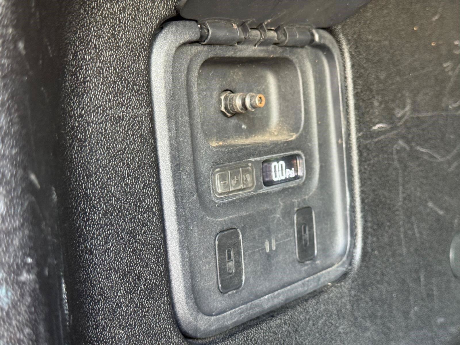Used 2022 Rivian R1T Adventure AWD/4WD image 11