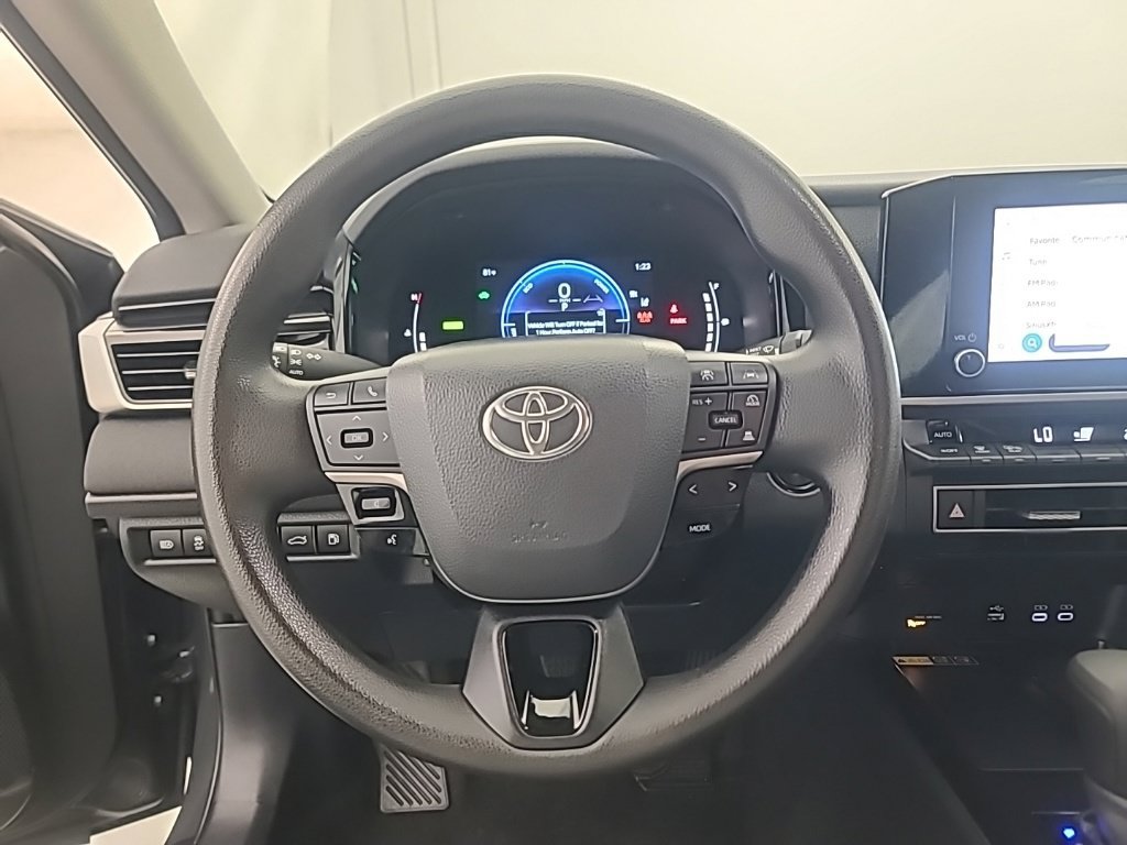 Used 2025 Toyota Camry LE FWD image 32