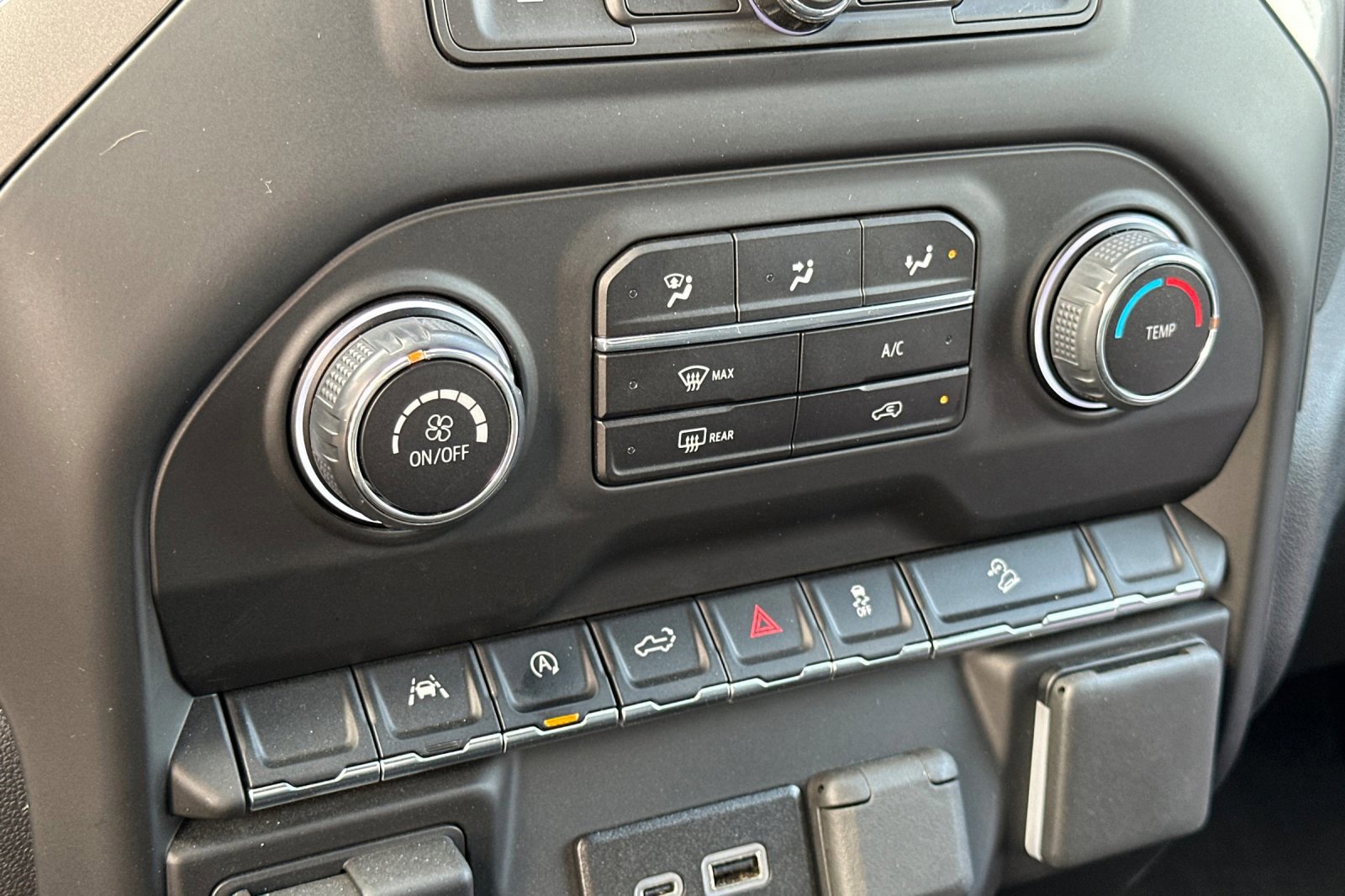 Used 2025 Chevrolet Silverado 1500 Custom Trail Boss w/ Dark Appearance Package image 19