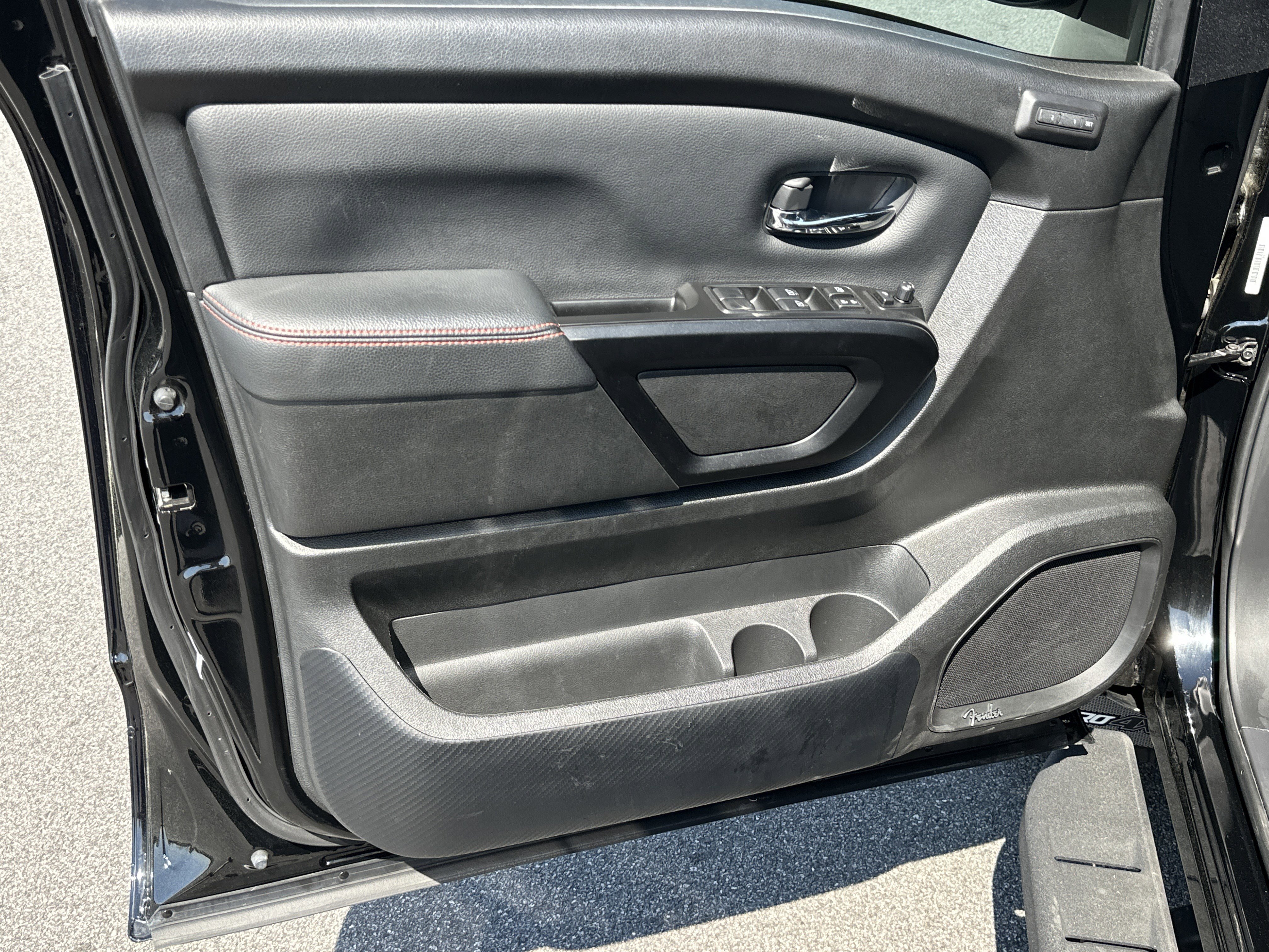 Used 2024 Nissan Titan PRO-4X w/ Pro-4x Convenience Package image 11