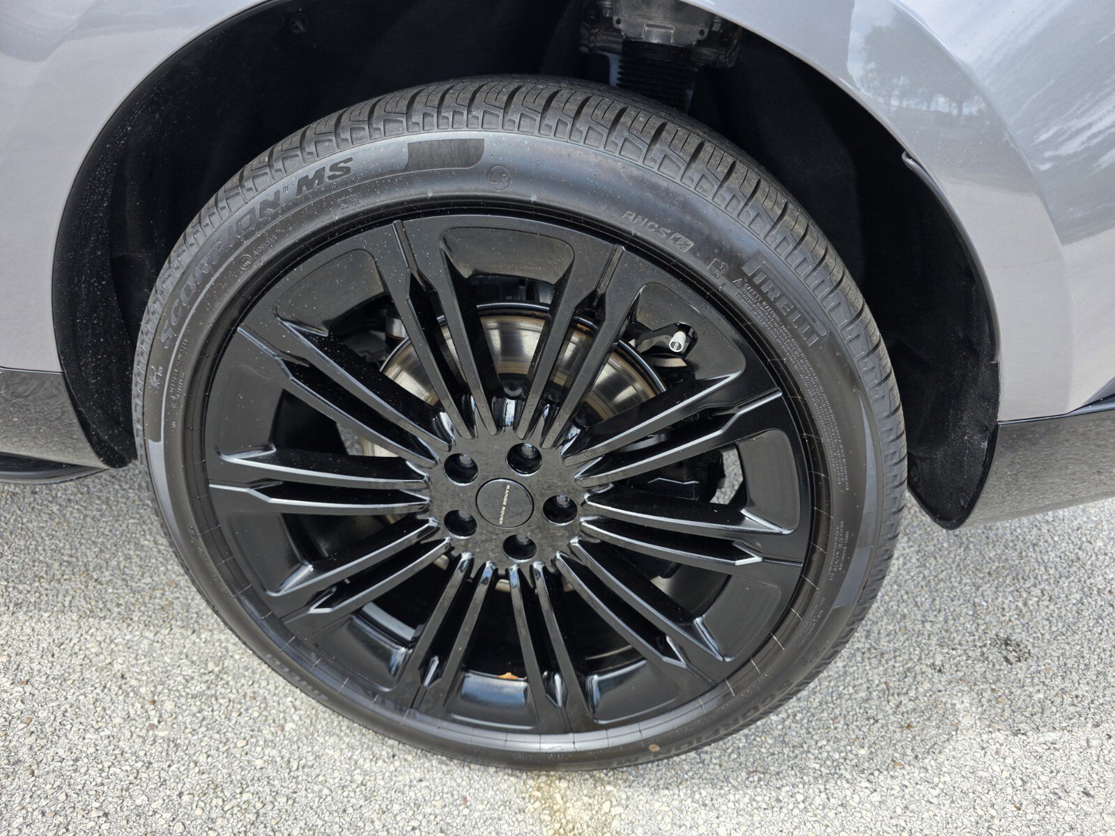 New 2026 Land Rover Range Rover SE image 9