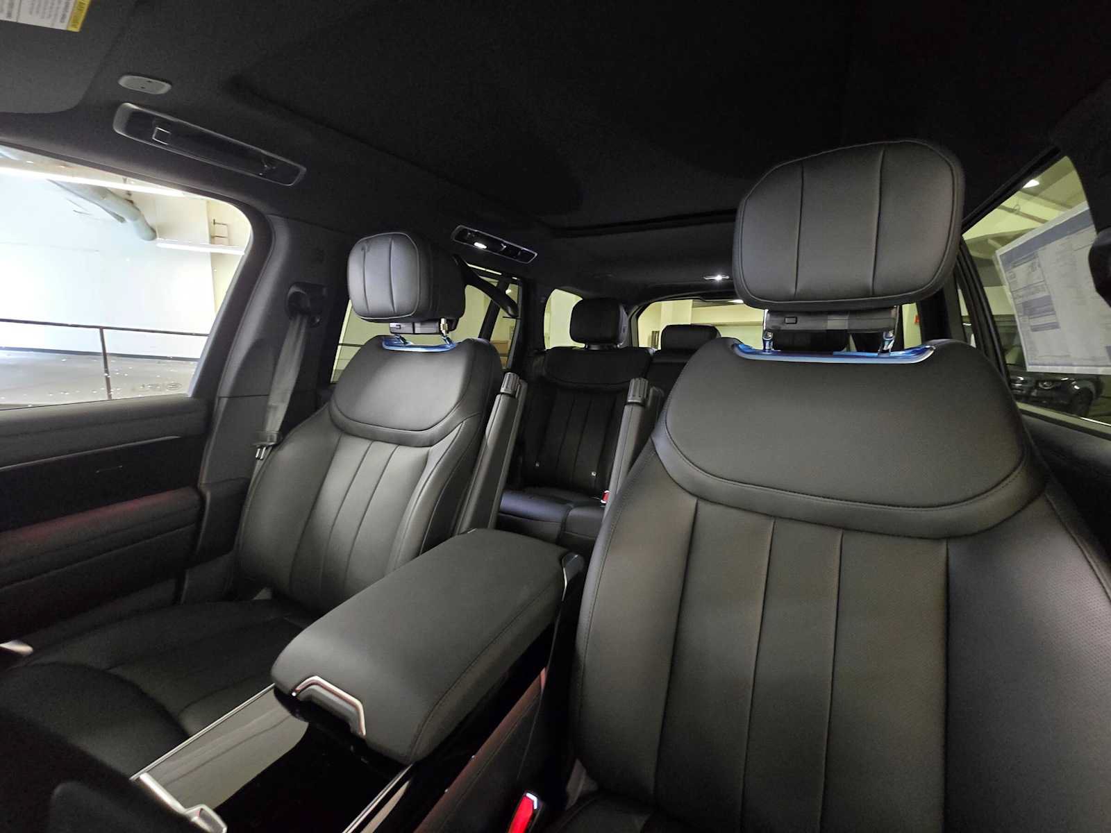New 2026 Land Rover Range Rover Long Wheelbase SE AWD/4WD image 23