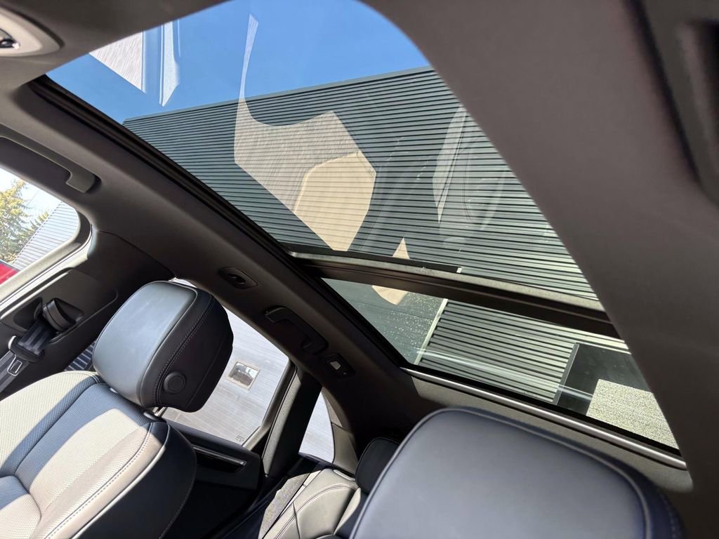 Certified 2024 Porsche Macan image 37