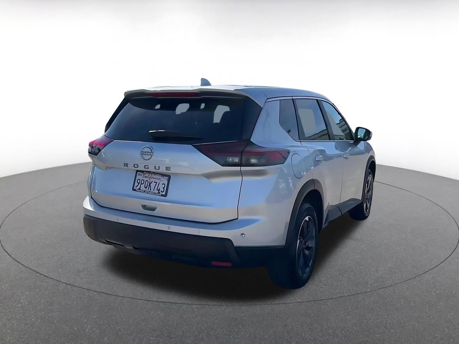 Used 2025 Nissan Rogue SV image 15