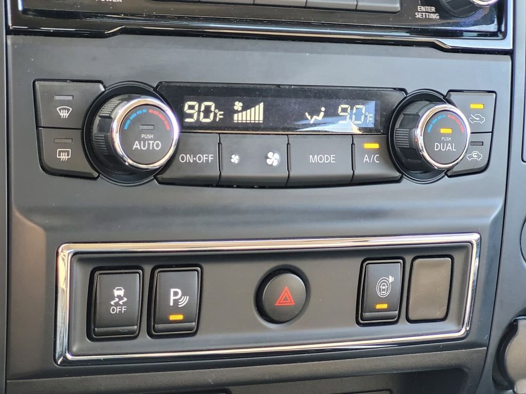 Used 2024 Nissan Titan SV w/ SV Convenience Package image 21