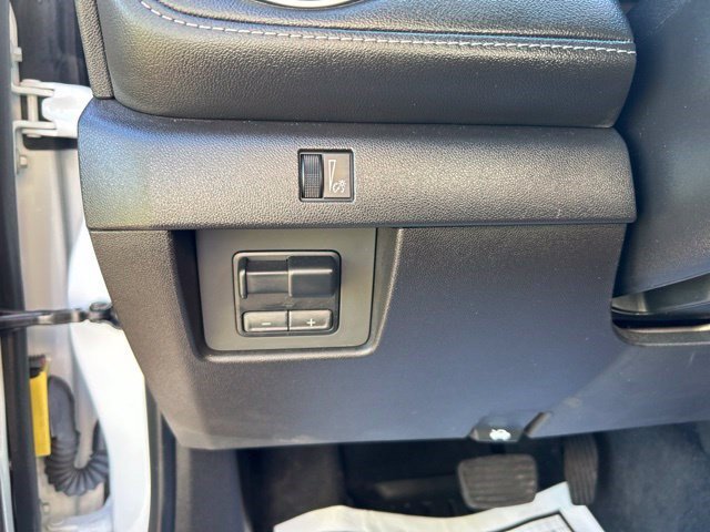 Used 2024 Chevrolet Colorado LT w/ LT Convenience Package II RWD image 19