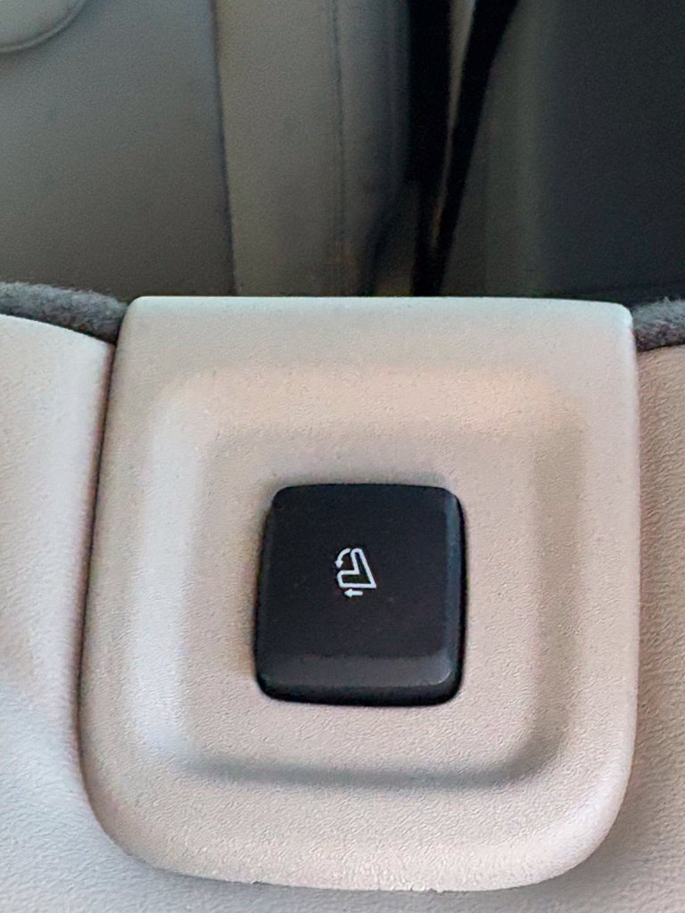 Used 2023 Lincoln Aviator Reserve w/ Equipment Group 201A AWD/4WD image 17