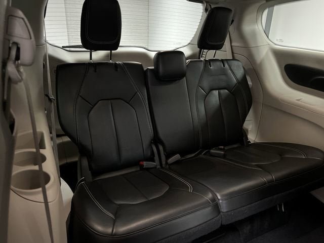 Used 2023 Chrysler Pacifica Touring-L FWD image 26