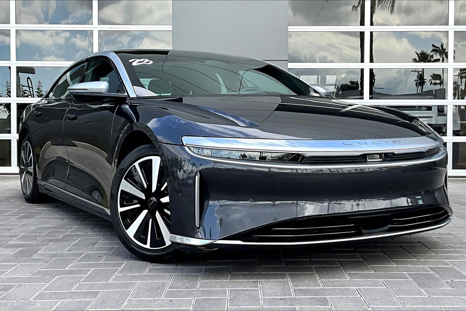 Used 2023 Lucid Air Grand Touring image 3