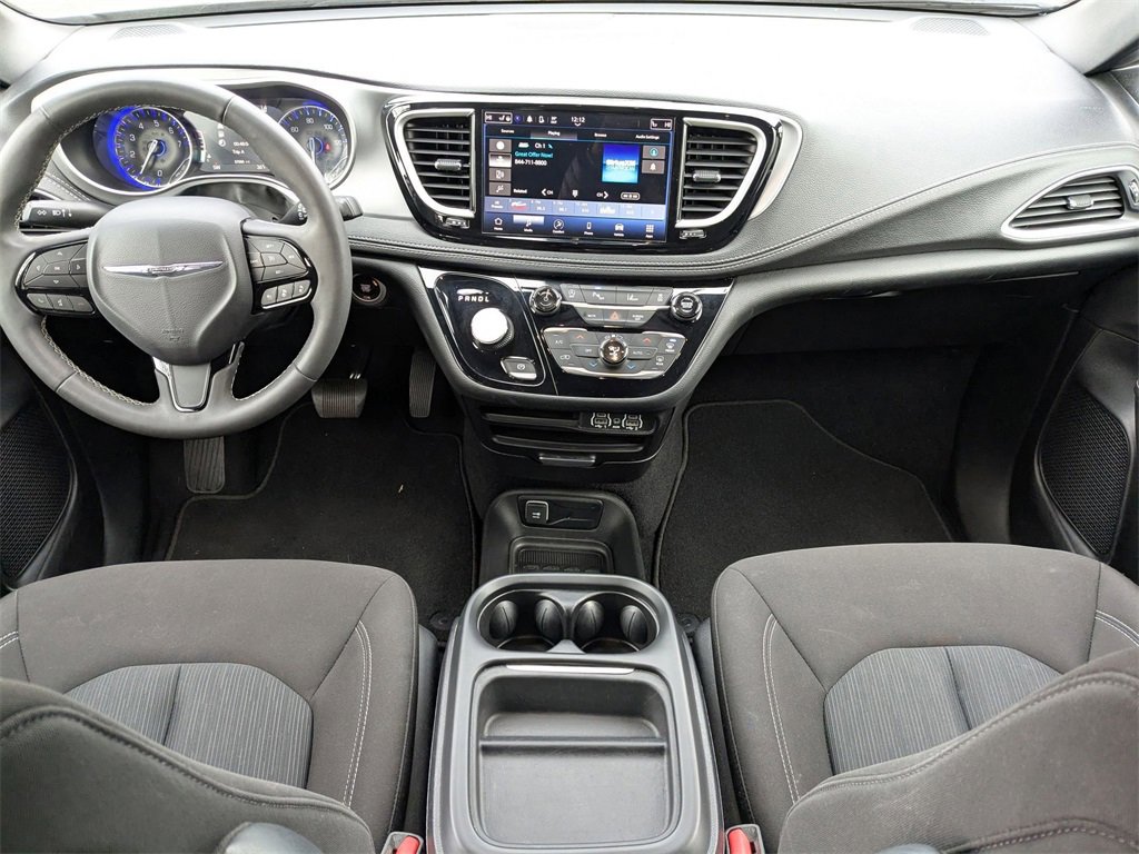 Used 2023 Chrysler Pacifica Touring image 34