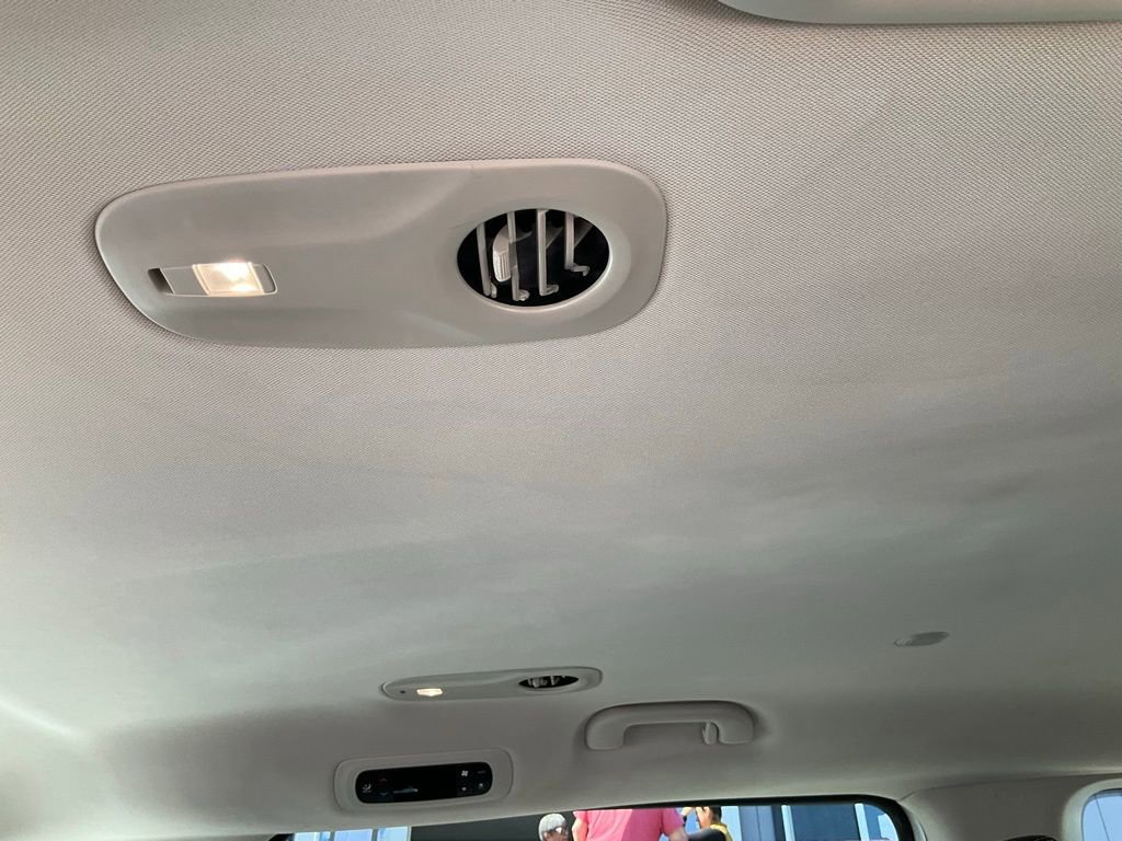 Used 2022 Chrysler Pacifica Touring-L w/ Uconnect Theater Family Group image 36