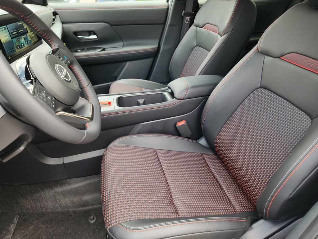 New 2025 Nissan Kicks SR image 9