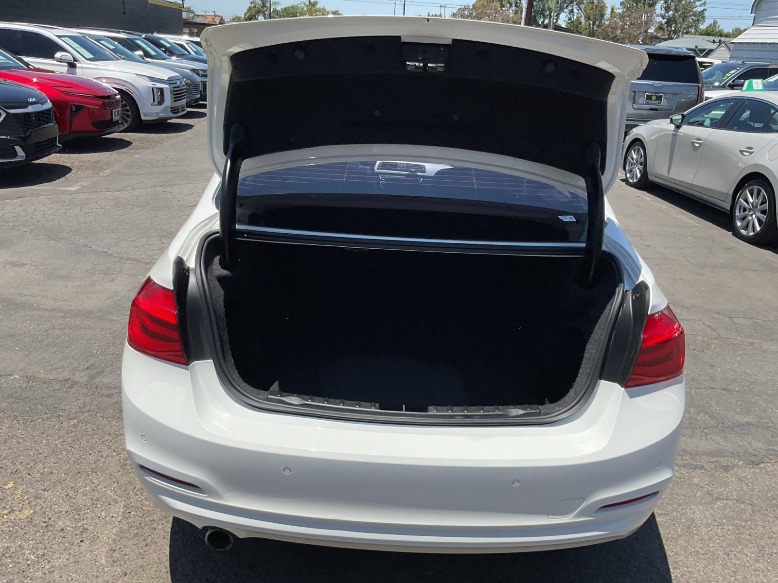 Used 2018 BMW 320i xDrive Sedan AWD/4WD image 26