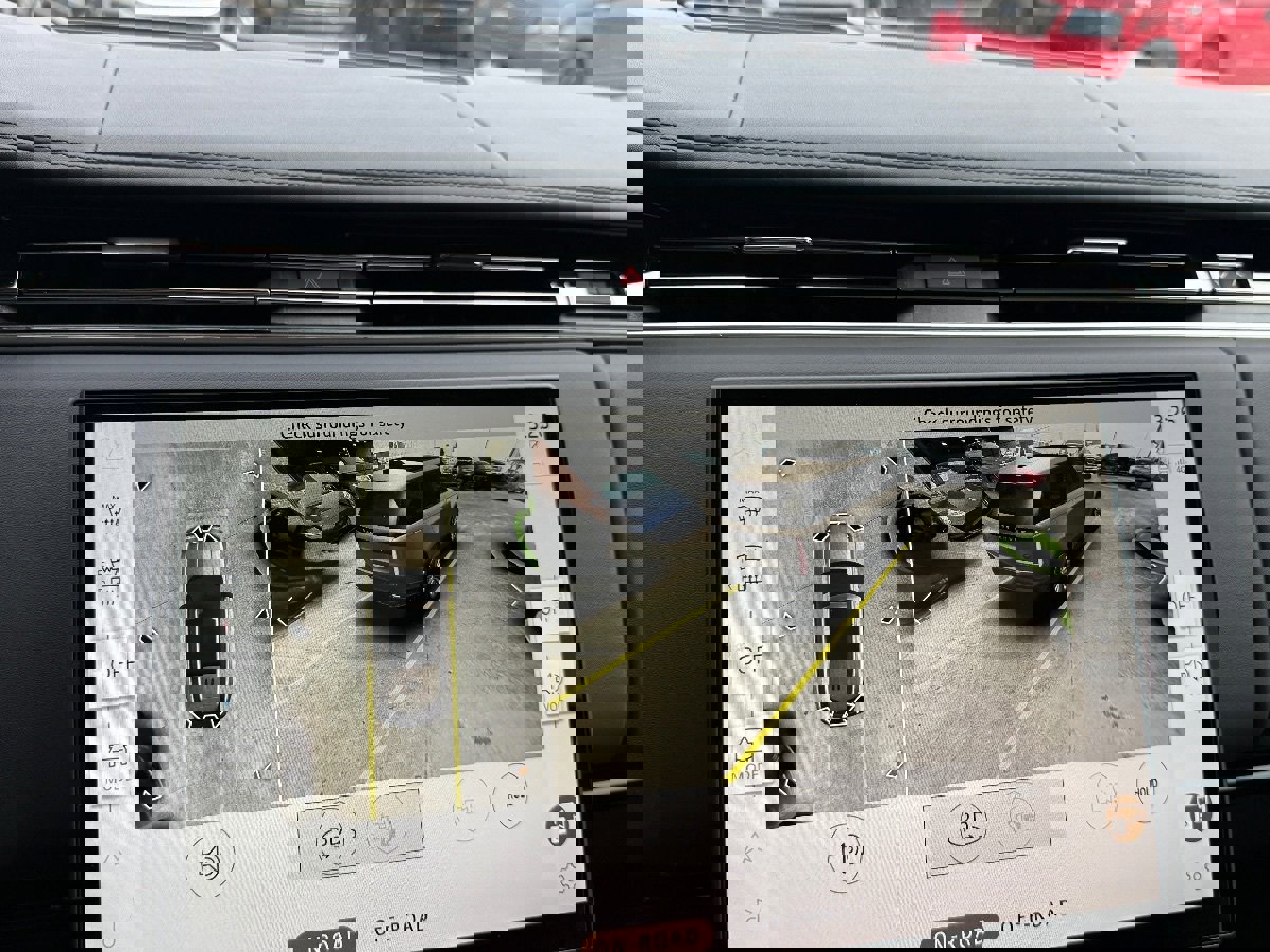 Used 2025 Land Rover Range Rover Long Wheelbase SE image 37