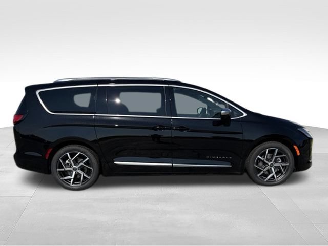 New 2027 Chrysler Pacifica Pinnacle w/ Theater Group FWD image 22