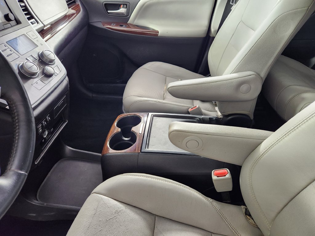 Used 2015 Toyota Sienna Limited Premium AWD/4WD image 12