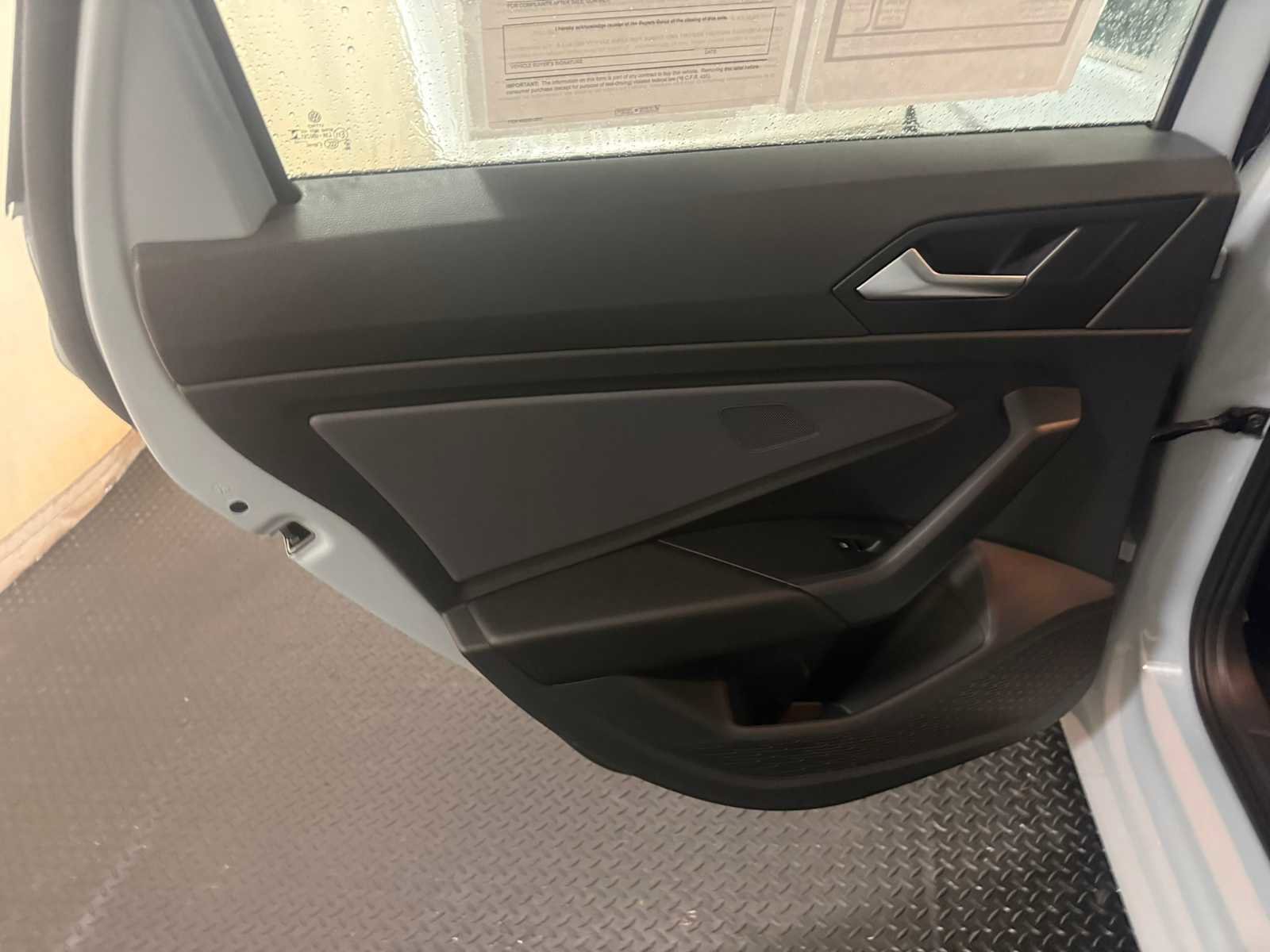 Certified 2025 Volkswagen Jetta SE w/ Sunroof Package image 23