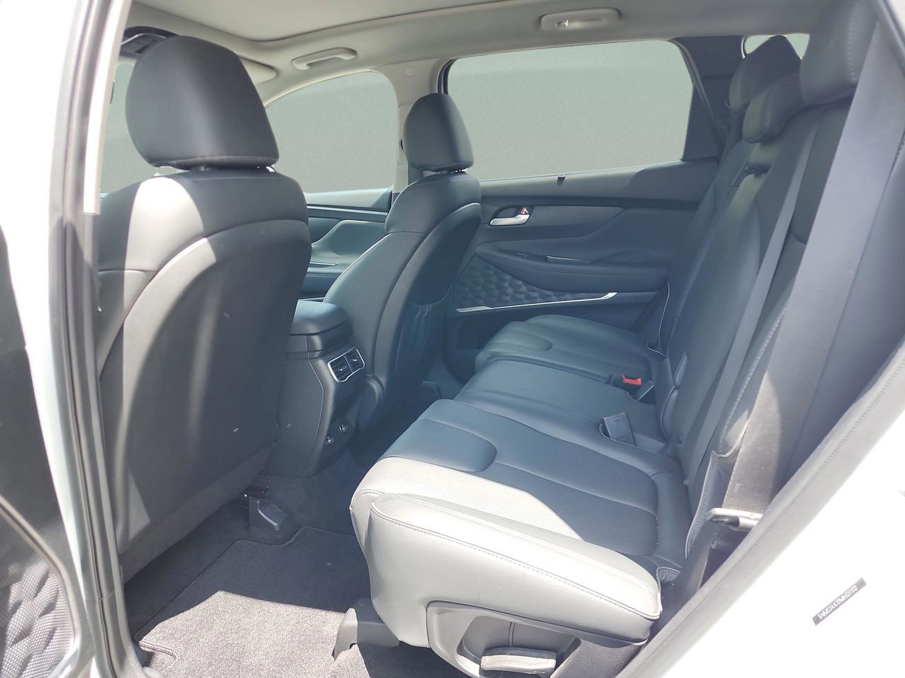Used 2021 Hyundai Santa Fe SEL w/ Convenience + Premium Package FWD image 16