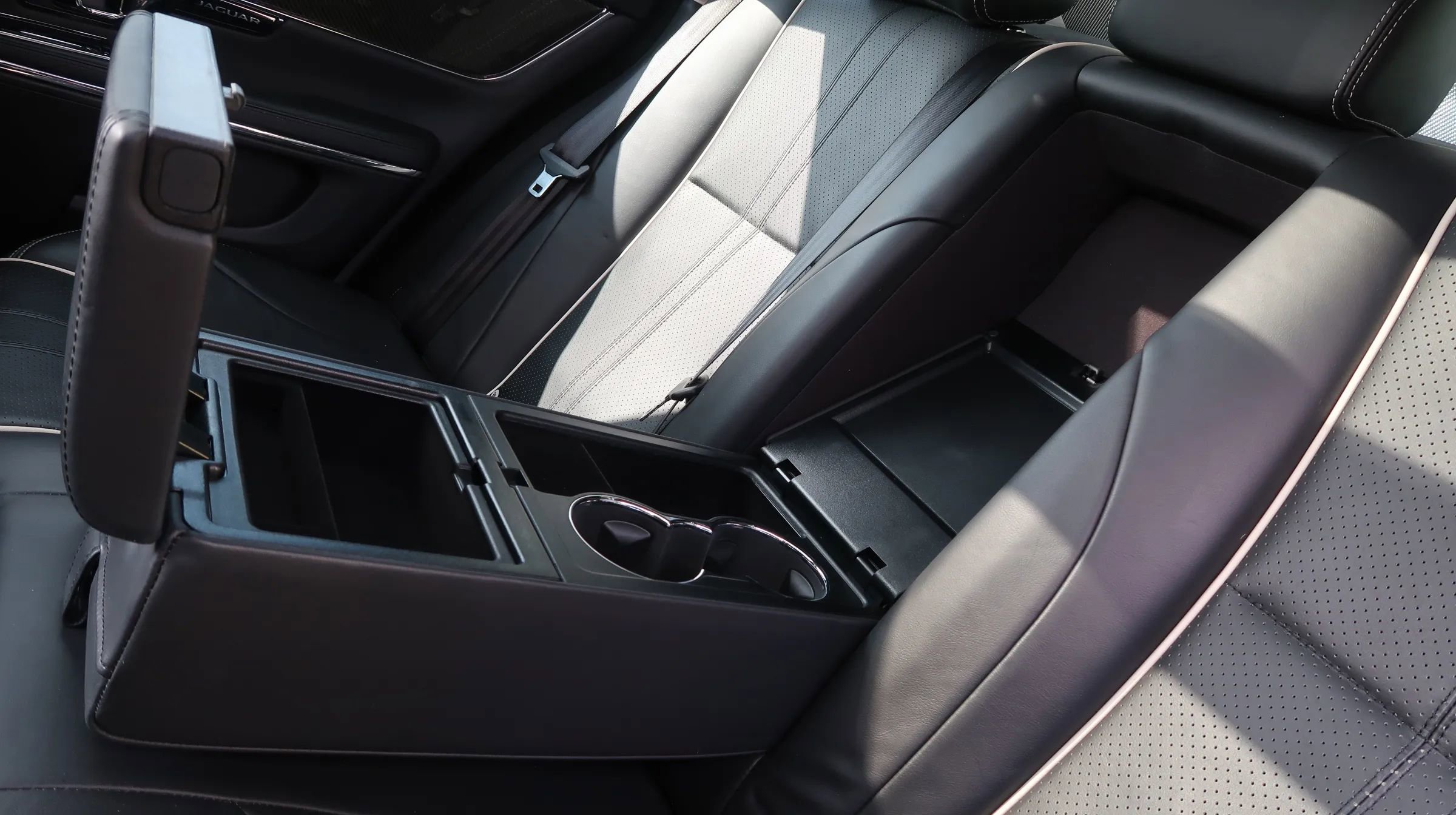 Used 2016 Jaguar XJ R-Sport RWD image 51
