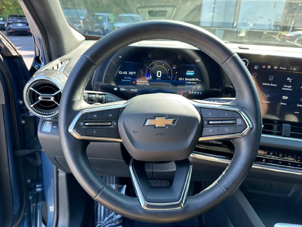 Used 2025 Chevrolet Equinox LT w/ Safety and Technology Package AWD/4WD image 16