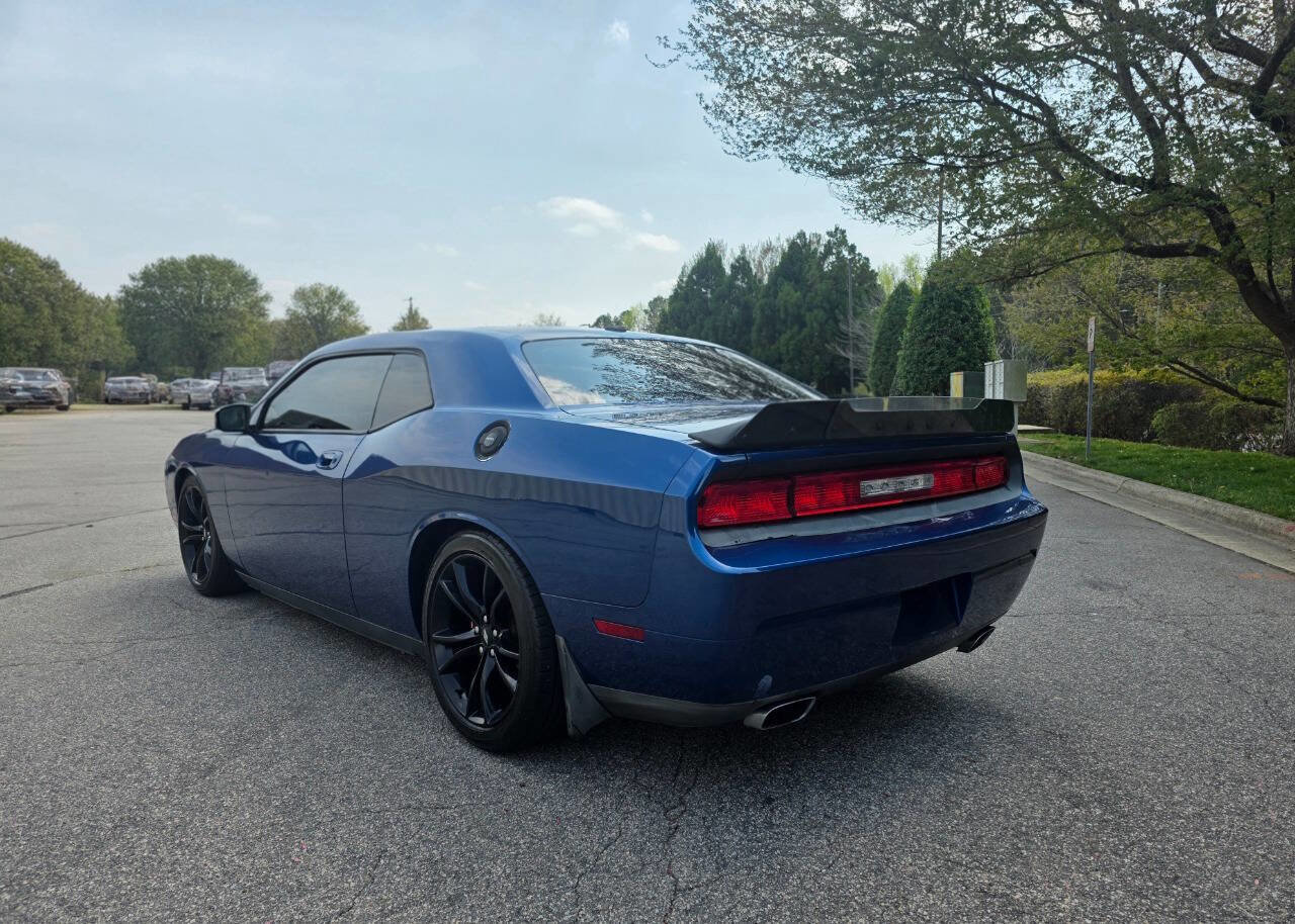 Used 2010 Dodge Challenger R/T image 3