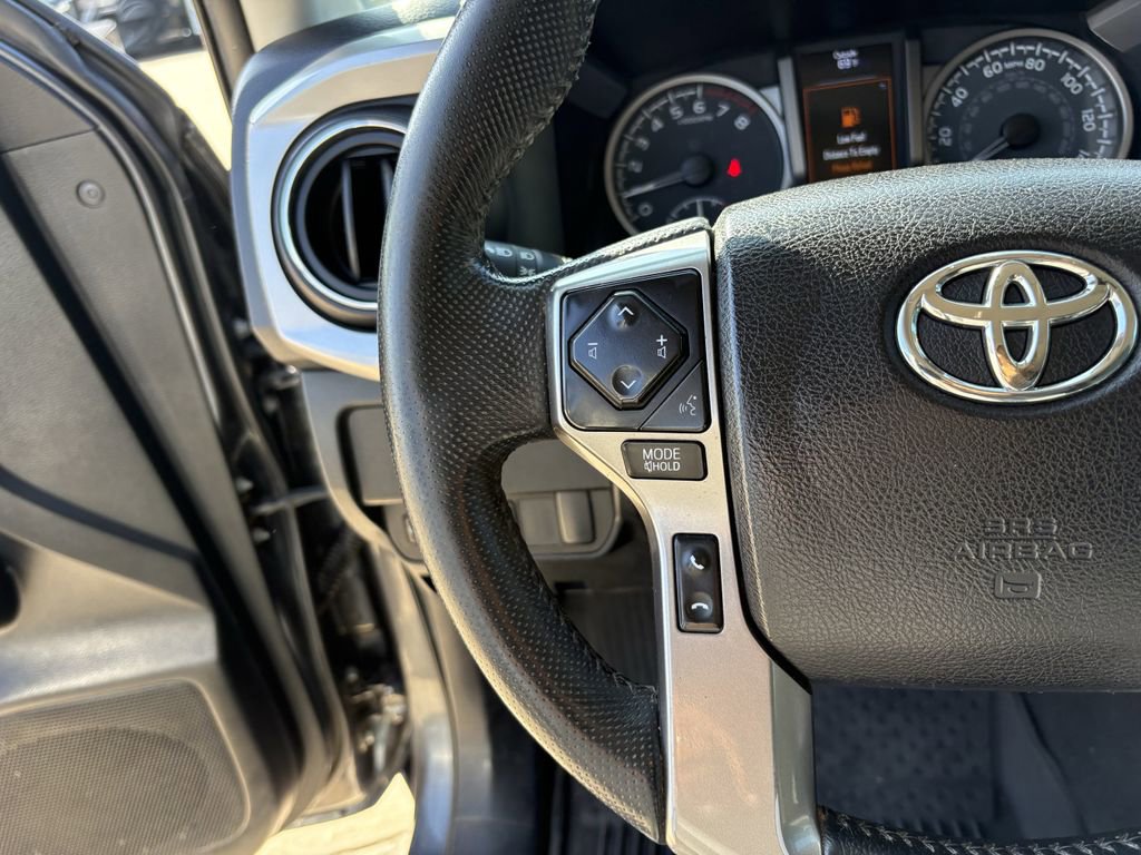 Used 2022 Toyota Tacoma SR5 w/ Technology Package image 15