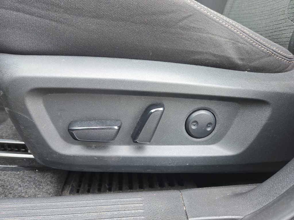 Used 2023 Nissan Rogue SV image 29