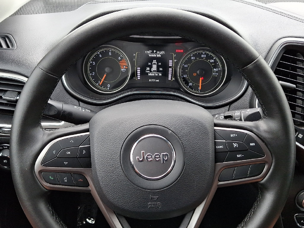 Used 2019 Jeep Cherokee Latitude Plus w/ Comfort/Convenience Group AWD/4WD image 18
