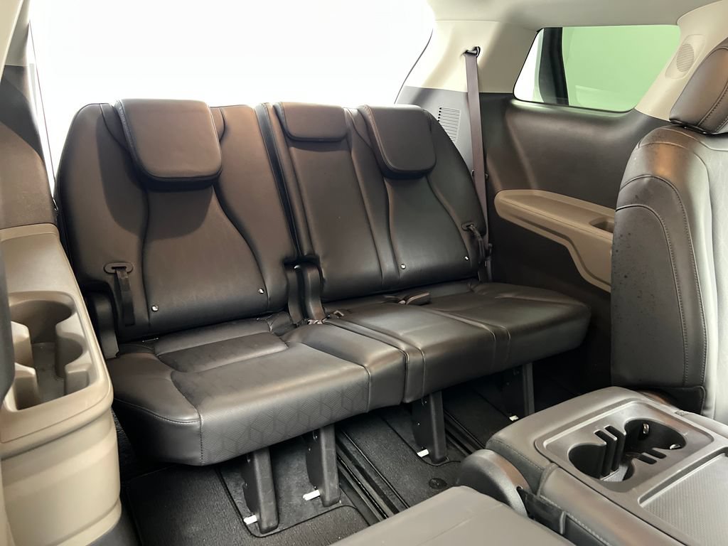 Used 2025 Kia Carnival FWD image 37