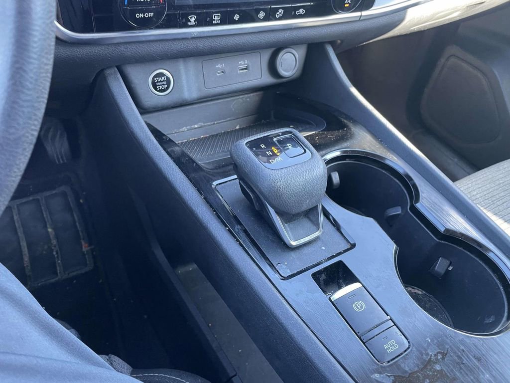 Used 2022 Nissan Rogue SV image 31