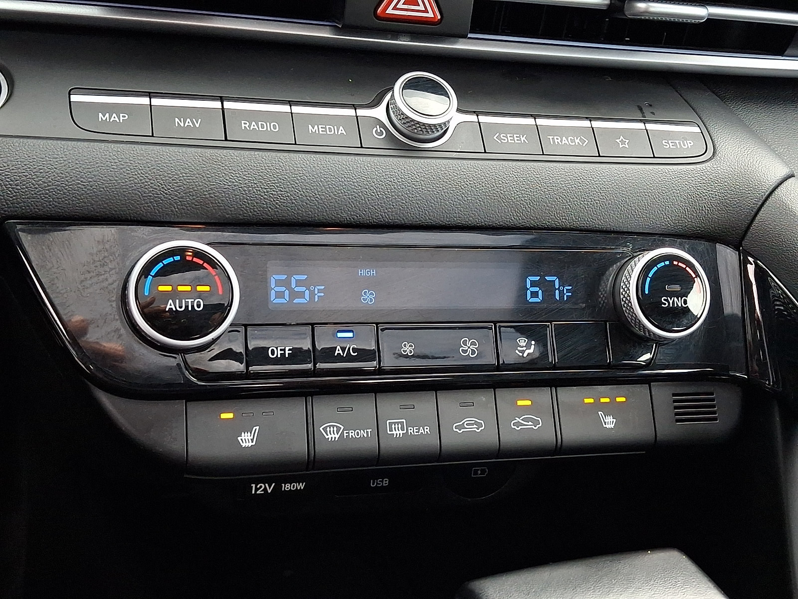 Used 2024 Hyundai Elantra Limited FWD image 18