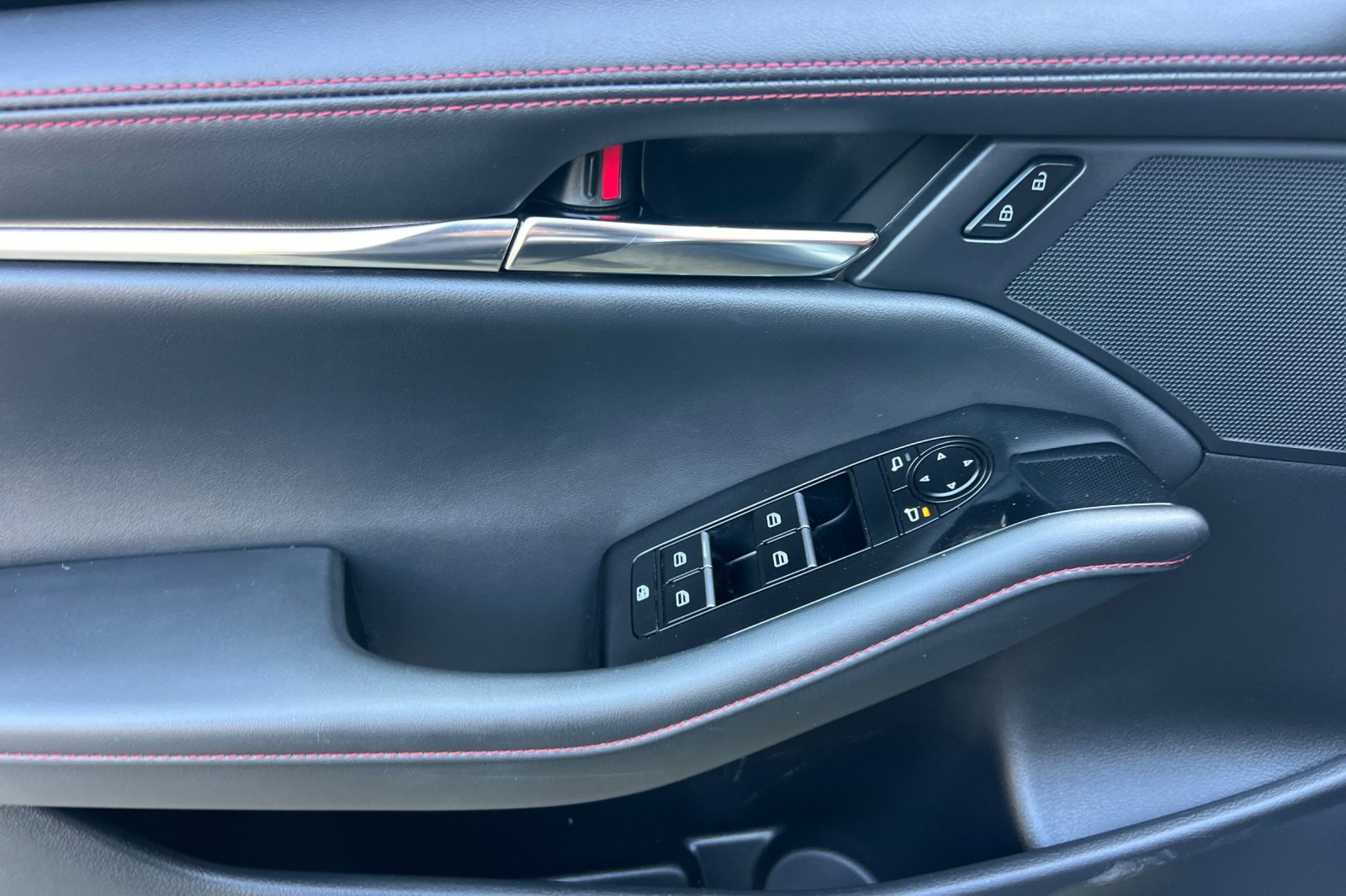 Used 2024 MAZDA MAZDA3 s image 11