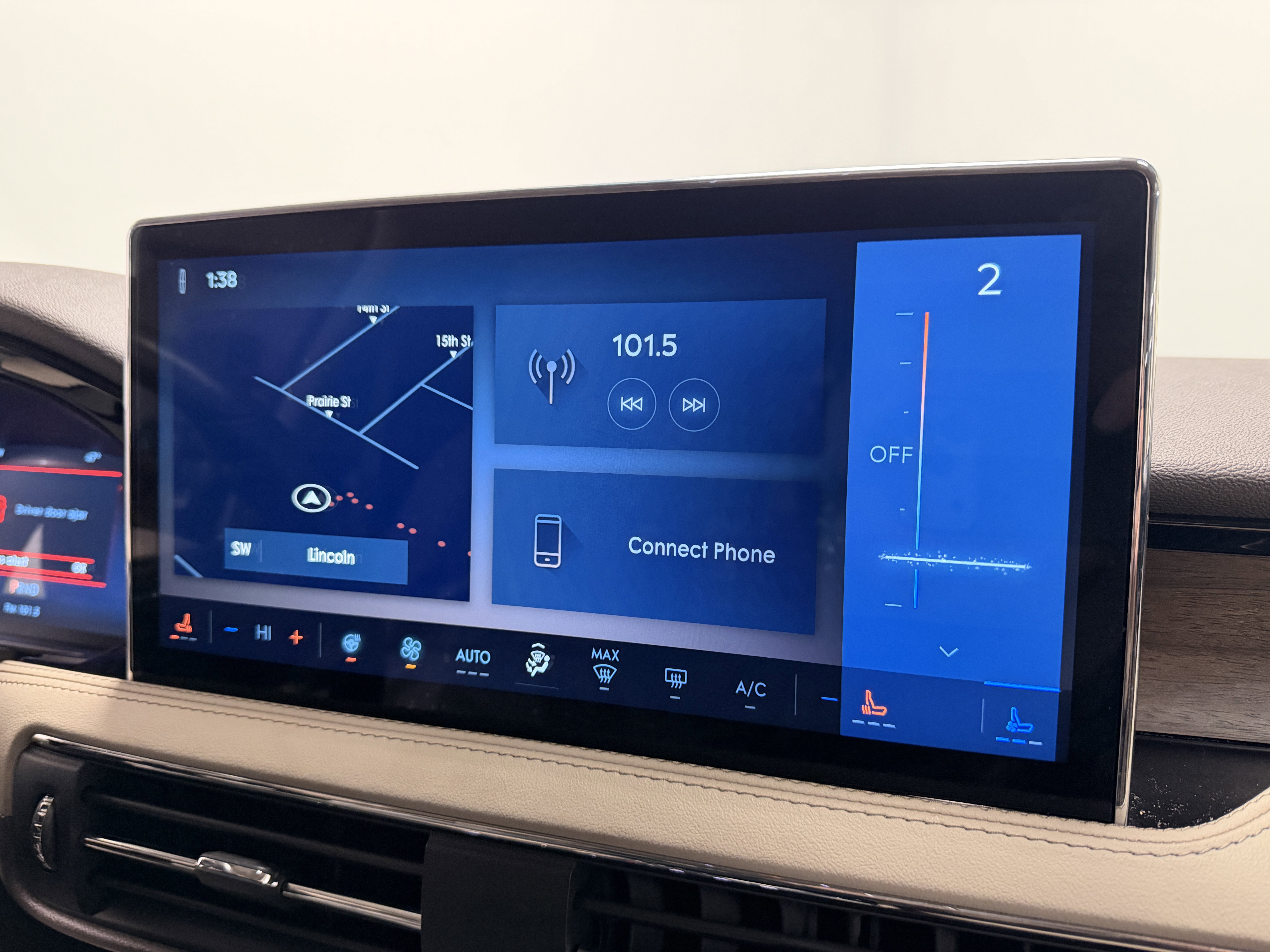 Used 2023 Lincoln Corsair Reserve w/ Equipment Group 201A image 9