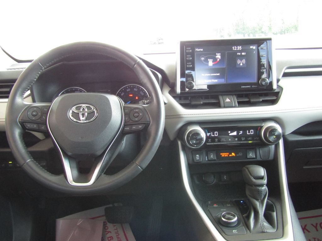 Used 2021 Toyota RAV4 XLE w/ Convenience Package AWD/4WD image 5