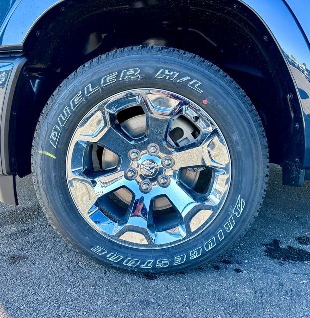 New 2026 RAM 1500 4x4 Crew Cab image 13