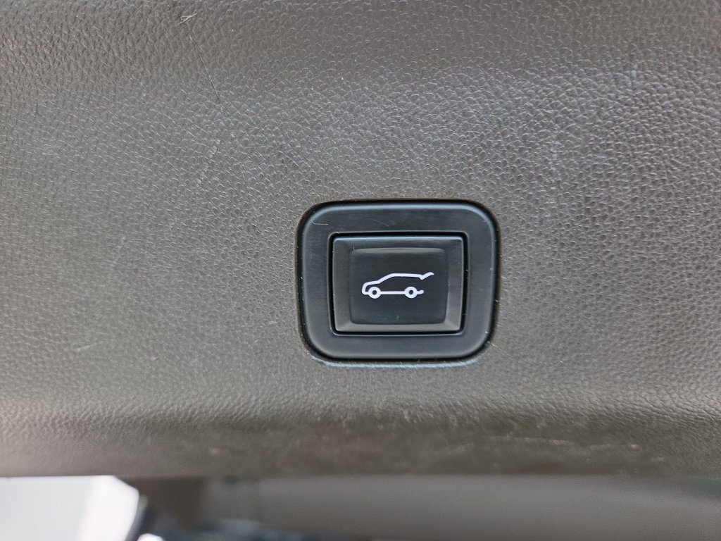 Used 2021 Chevrolet Suburban Z71 w/ Z71 Off-Road Package AWD/4WD image 12