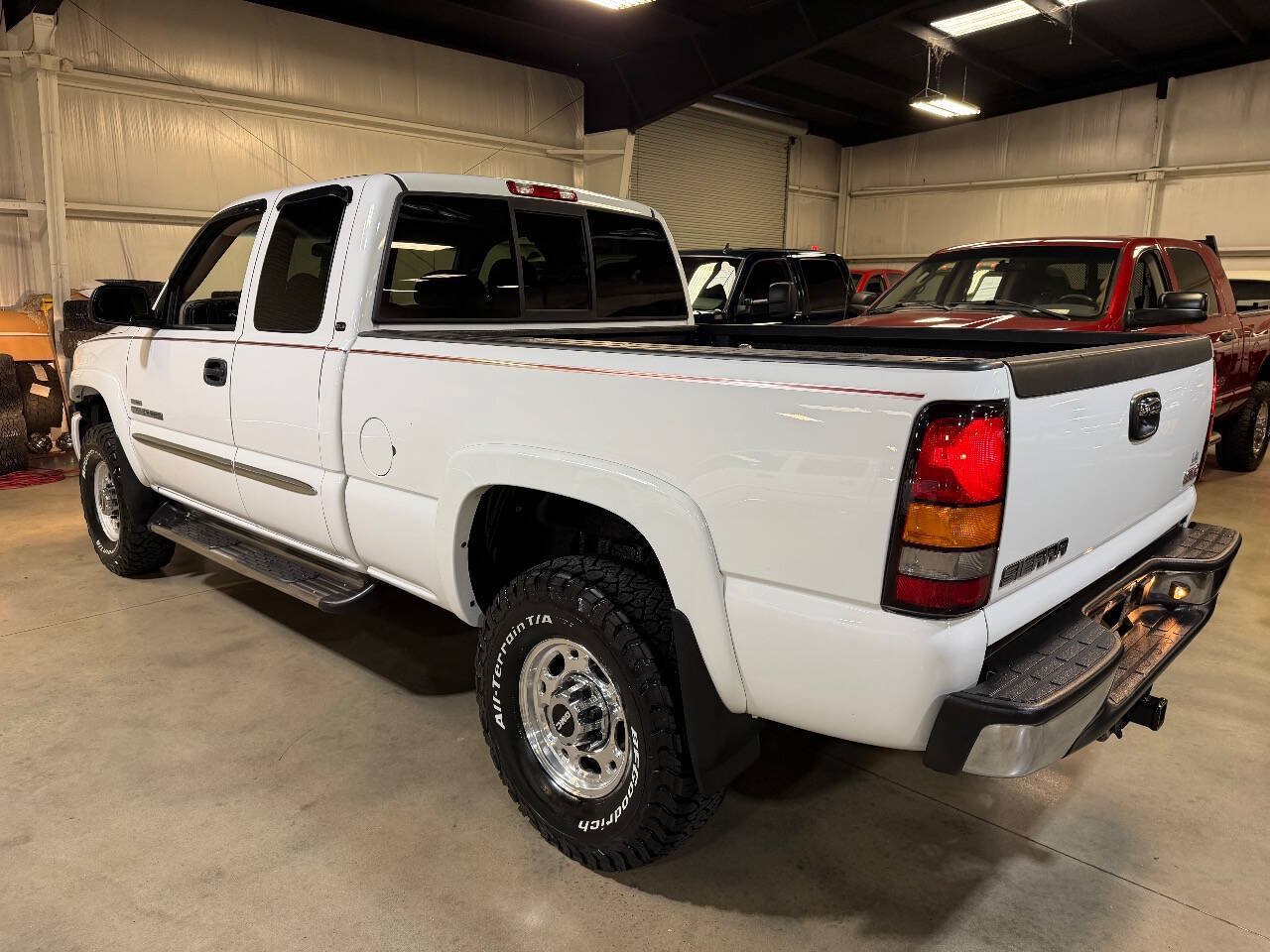 Used 2007 GMC Sierra 2500 SLE w/ Heavy-Duty Power Package RWD image 2