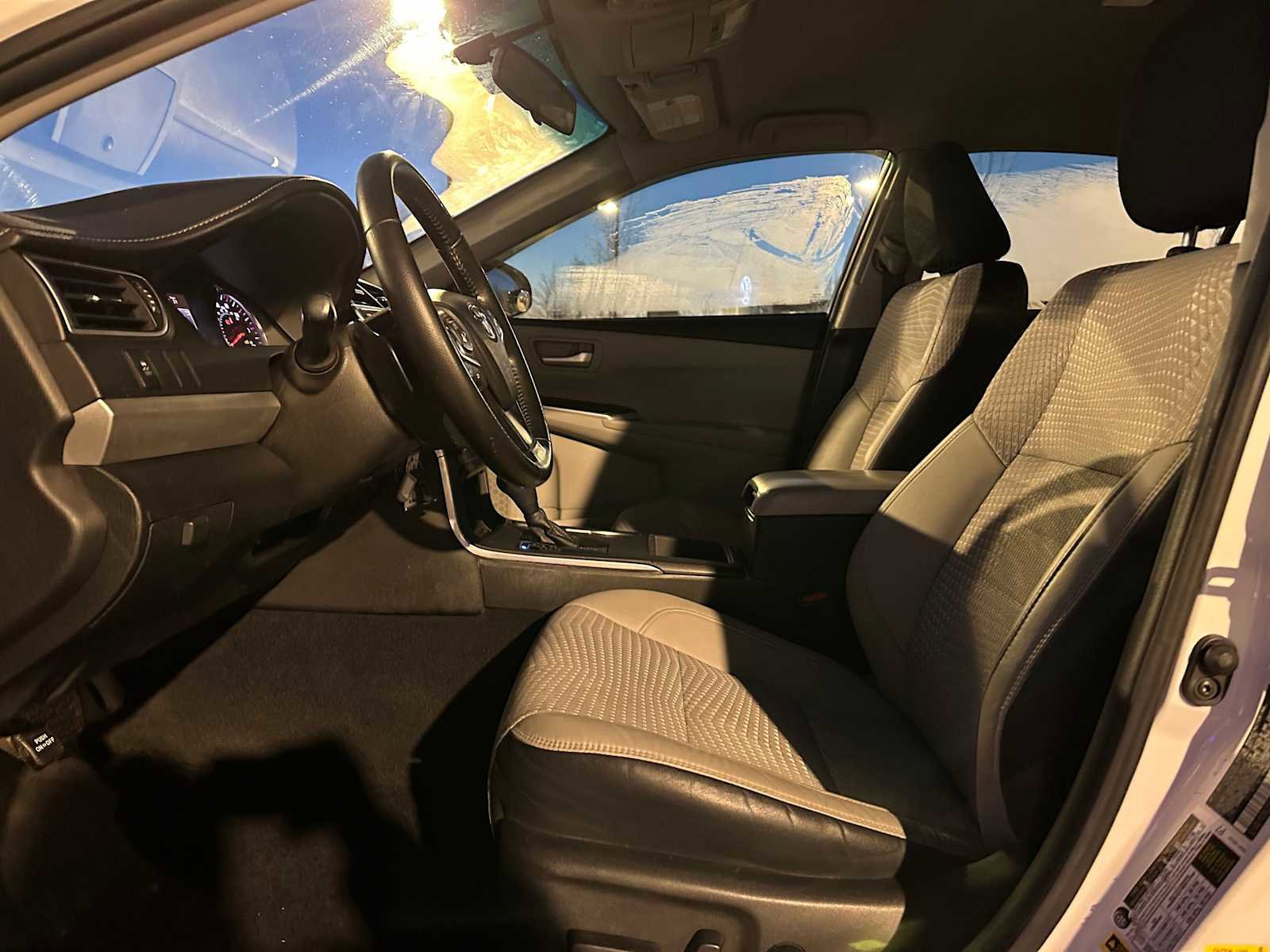 Used 2015 Toyota Camry SE image 21